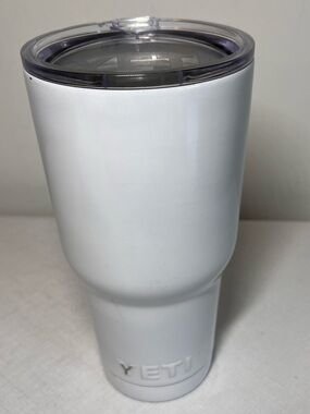 Yeti White Insulated Tumbler with Clear Lid. Large